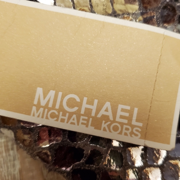 Michael Kors Daria Silver Embossed Leather Clutch - Picture 11 of 12